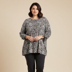 Zac & Rachel NWT Women's Size 3X Gray Animal Print Hacci Knit Top